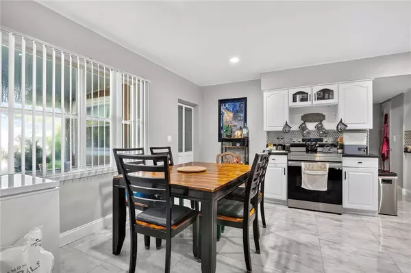 9727 BEAR LAKE RD, Apopka, FL 32703