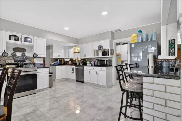 9727 BEAR LAKE RD, Apopka, FL 32703