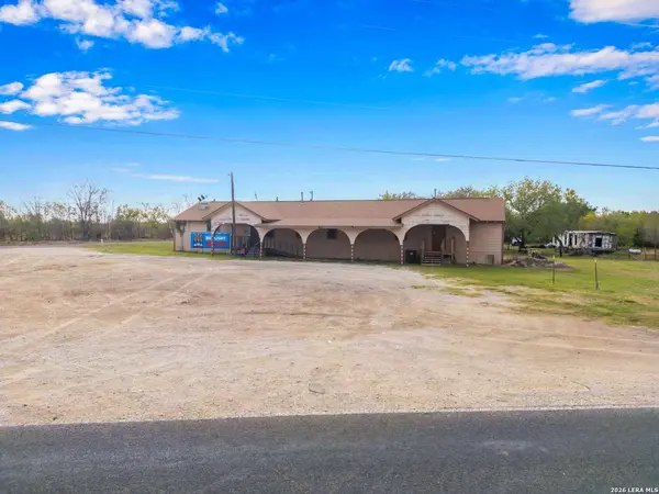 13585 Luckey Rd, Atascosa, TX 78002