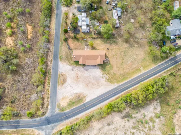 13585 Luckey Rd, Atascosa, TX 78002