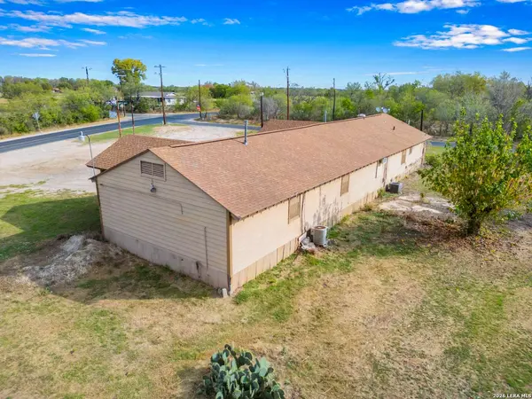 13585 Luckey Rd, Atascosa, TX 78002