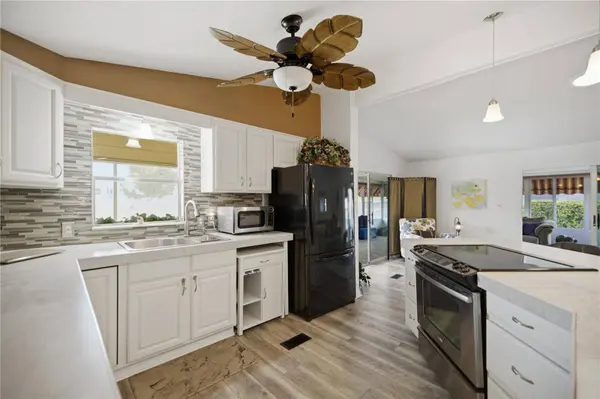 728 TRUMAN AVE, Lady Lake, FL 32159