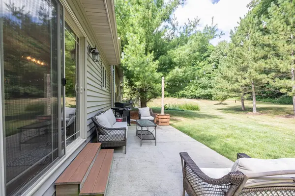 1330 Oak Tree Ct, Slinger, WI 53086-9081
