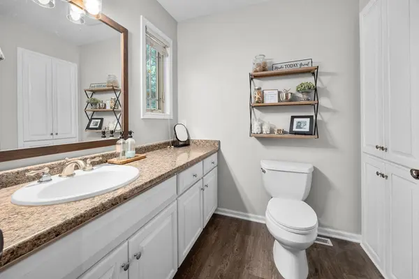 1330 Oak Tree Ct, Slinger, WI 53086-9081