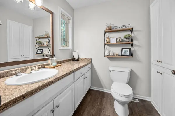 1330 Oak Tree Ct, Slinger, WI 53086