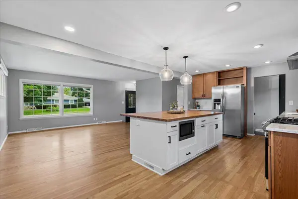 W244N6564 Westchester Dr, Sussex, WI 53089