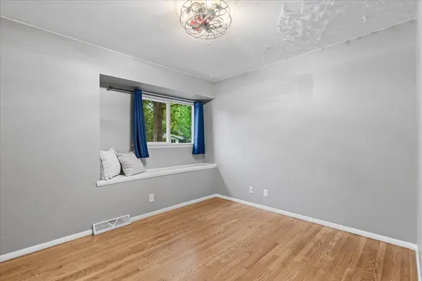 W244N6564 Westchester Dr, Sussex, WI 53089