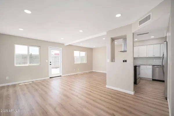 421 E HIDALGO Avenue, Phoenix, AZ 85040