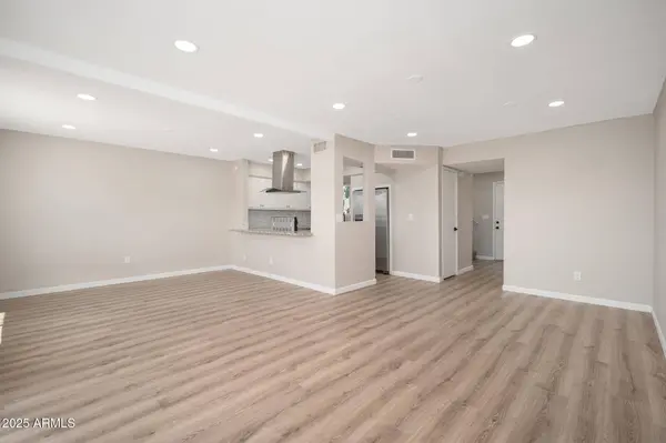 421 E HIDALGO Avenue, Phoenix, AZ 85040