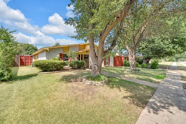 5013 Shannon Dr, The Colony, TX 75056-2075