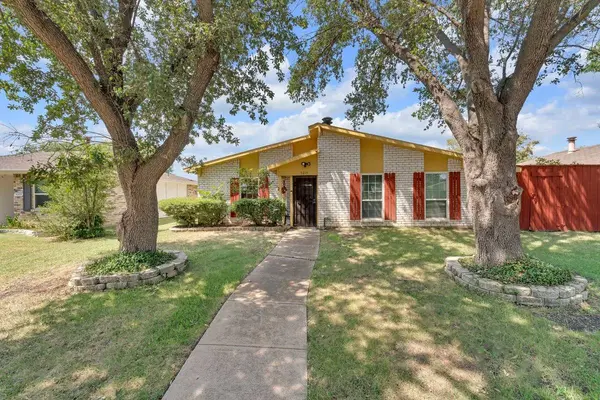 5013 Shannon Dr, The Colony, TX 75056-2075