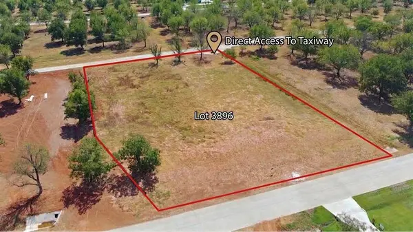 1131 E Landings N, Granbury, TX 76049