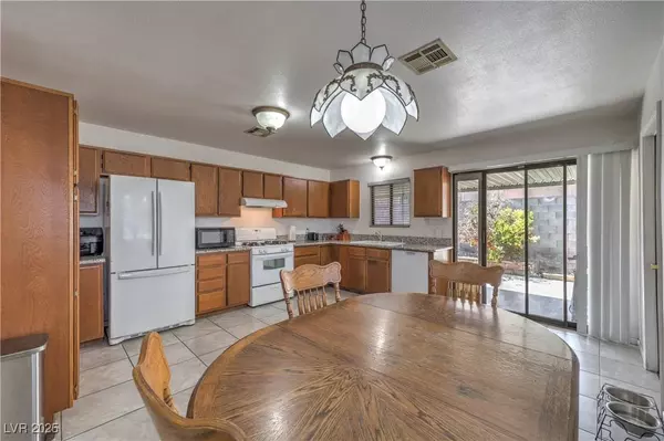 250 Queen Marie CT, Henderson, NV 89015