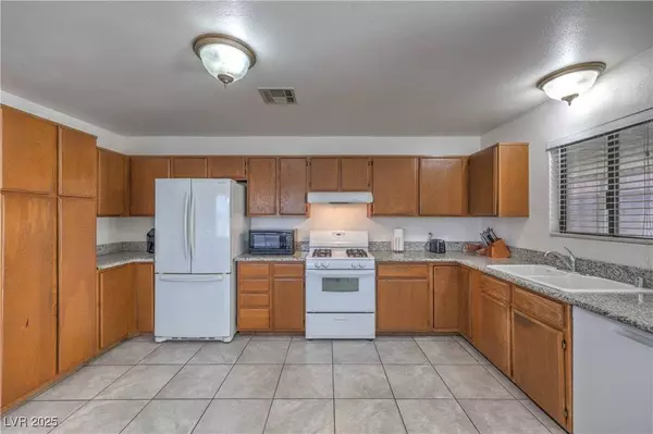 250 Queen Marie CT, Henderson, NV 89015