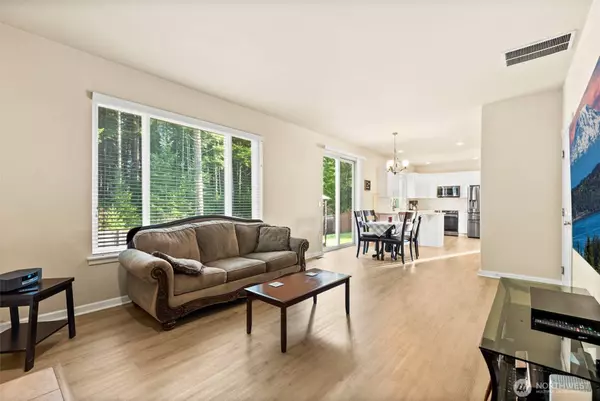 17801 97th LN E, Puyallup, WA 98375