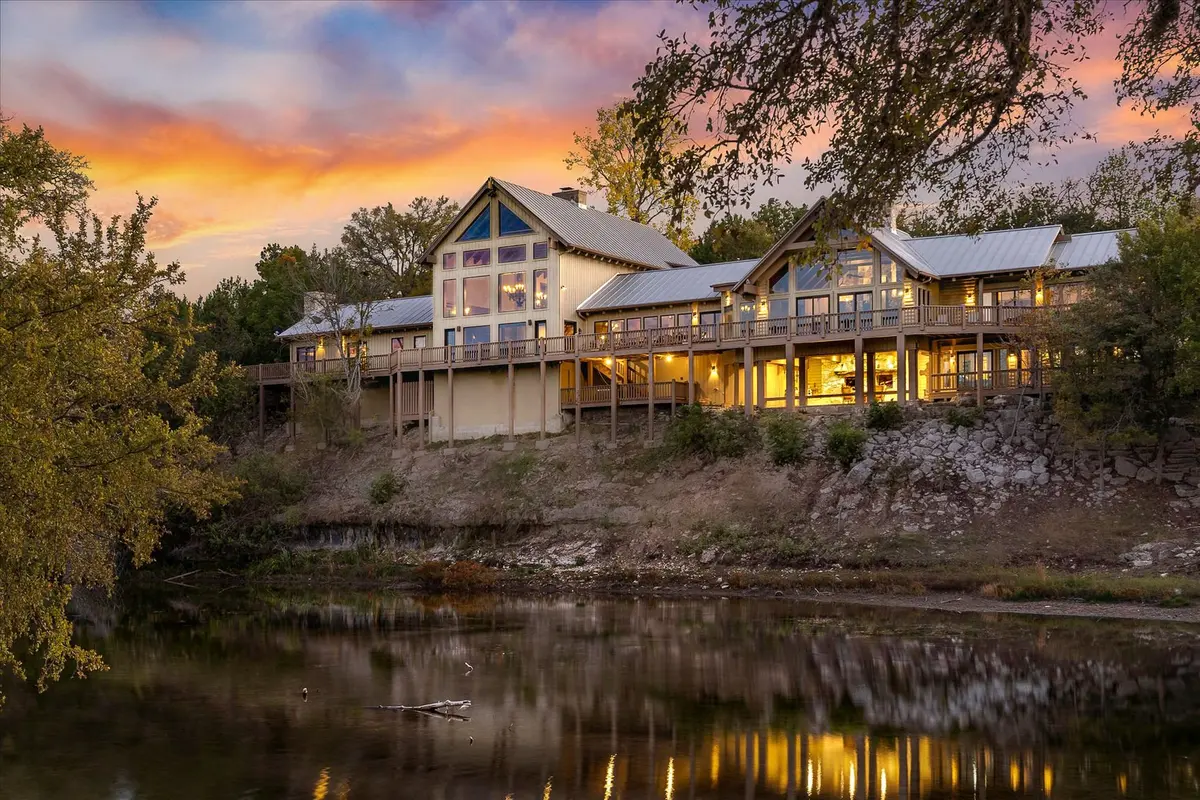 556 Cliff View Loop, Harper, TX 78631