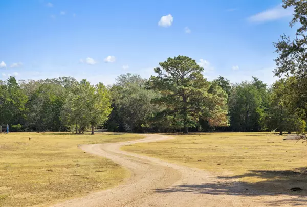 Smithville, TX 78957,340 Mark Young Rd