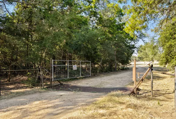 Smithville, TX 78957,340 Mark Young Rd
