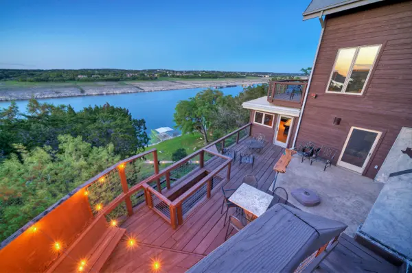 21008 W Lakeshore Dr, Spicewood, TX