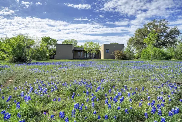 25812 Red Brangus Rd, Spicewood, TX 78669-6613