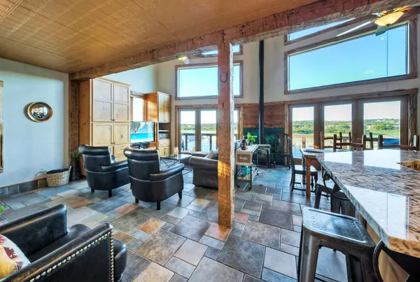 21008 W Lakeshore Dr, Spicewood, TX