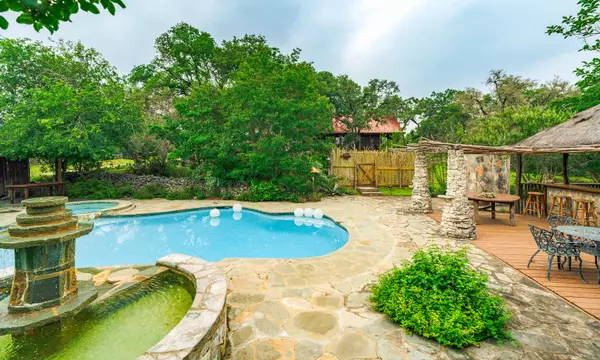 1218 Oakwood Loop, Wimberley, TX 78676