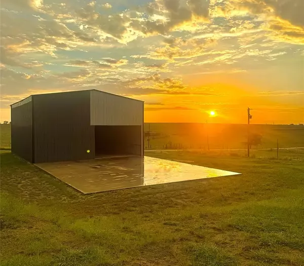 2015 County Road 455, Coupland, TX 78615