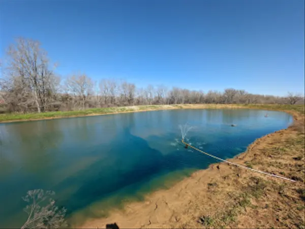 1118 County Road 447, Waelder, TX 78959