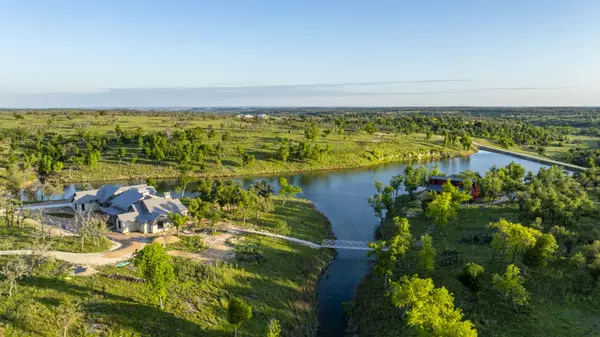 5831 N US Highway 87, Fredericksburg, TX 78624-3477