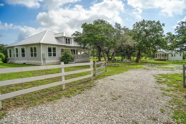 Paige, TX 78659-4935,141 Grassyville Rd