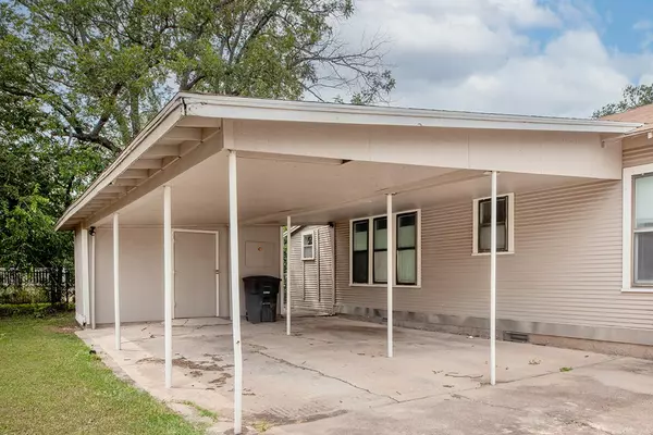 Brady, TX 76825-6133,1104 S Walnut St