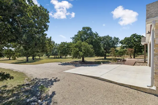 1783 Axis Cir, Fredericksburg, TX 78624-2402