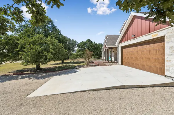 1783 Axis Cir, Fredericksburg, TX 78624-2402