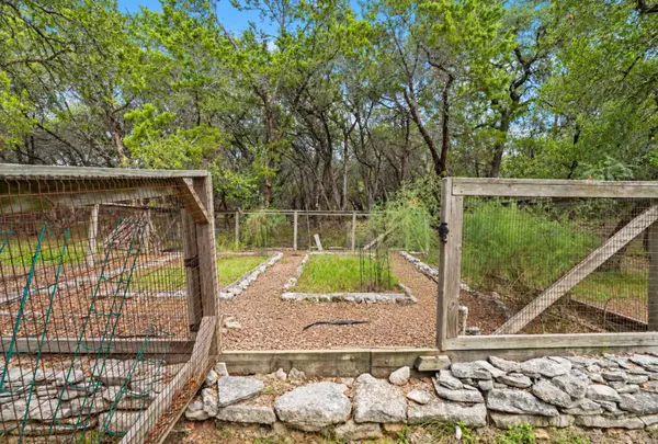 8814 Young Ln, Austin, TX 78737-3158
