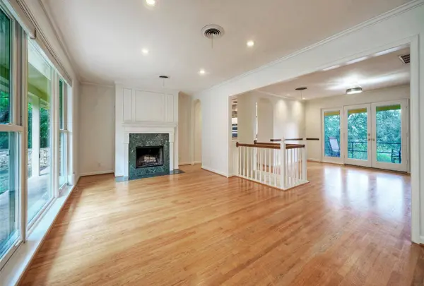7 Inwood Cir, Rollingwood, TX 78746-4643