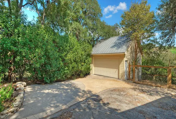 7 Inwood Cir, Rollingwood, TX 78746-4643
