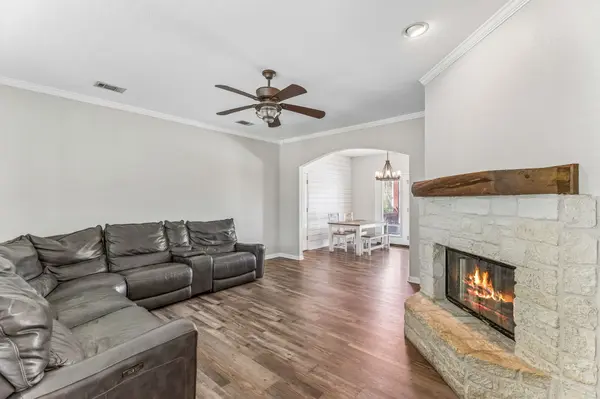 205 Morningside Cir, Hutto, TX 78634-5444