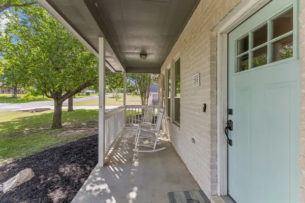 205 Morningside Cir, Hutto, TX 78634-5444