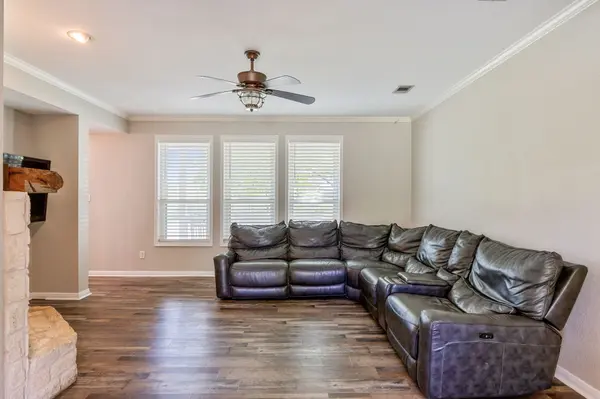 205 Morningside Cir, Hutto, TX 78634-5444