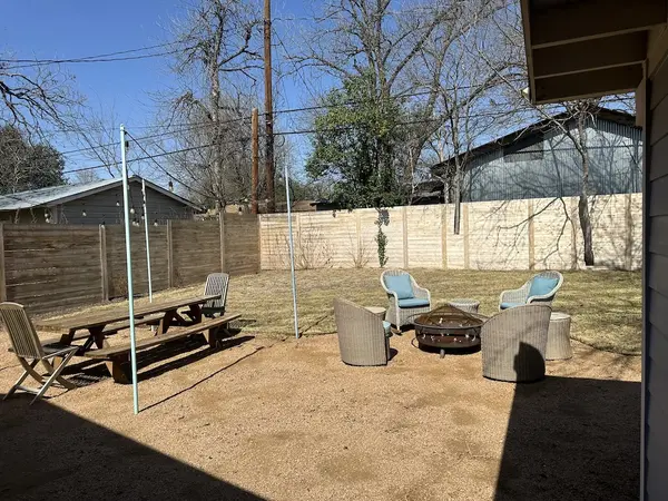 1400 Westmoor Dr, Austin, TX 78723-3139