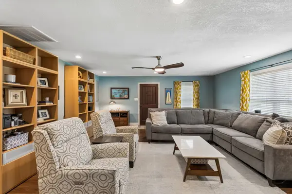 12747 Burson Dr, Manchaca, TX 78652-3534
