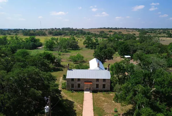 1037 Ranch Road 962 W, Round Mountain, TX 78663