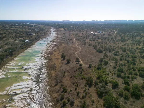 900 Rio Vista RD, Johnson City, TX 78636