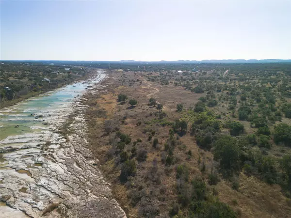 900 Rio Vista RD, Johnson City, TX 78636