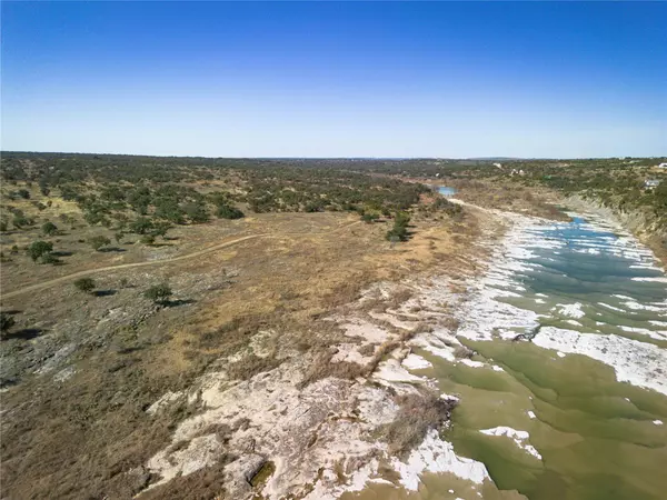 900 Rio Vista RD, Johnson City, TX 78636