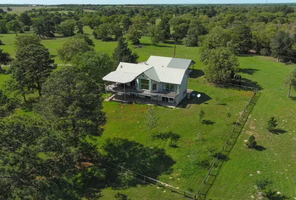 490 John Craft RD, Red Rock, TX 78662