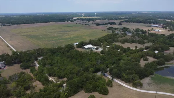 383 Bucksnort RD, Van Alstyne, TX 75495