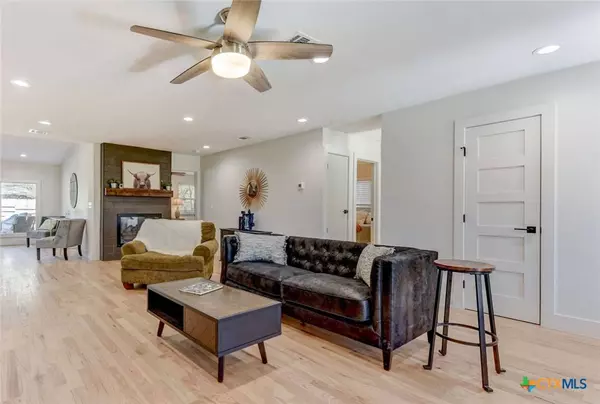 7002 Whispering Oaks DR, Austin, TX 78745