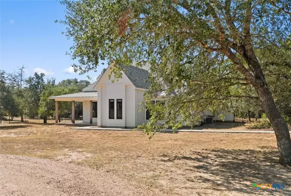 340 Mark Young RD, Smithville, TX 78957