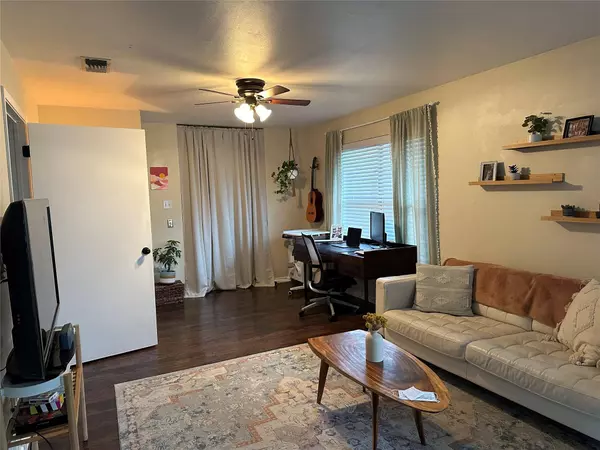 2105 Rabb RD #Upper, Austin, TX 78704